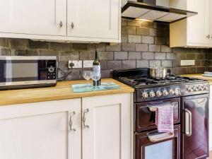 2 Bed in Aberaeron 45333
