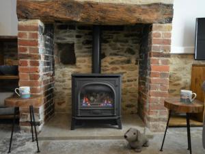 3 Bed in Burton Bradstock 64947