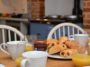 3 Bed in Burton Bradstock 64947