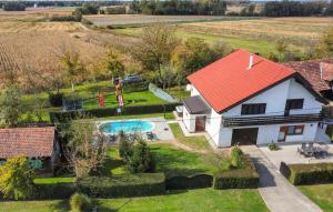 2 Bedroom Stunning Home In Gudovac