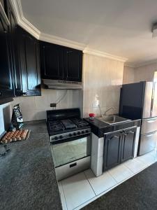 Cuarto con baño privado cerca de estación de metro 12 de octubre