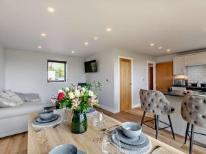 2 Bed in Tosside 94056