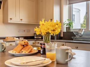 4 Bed in Bishops Castle 94072