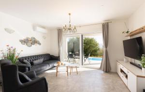 Beautiful Home In Sinj