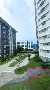 Warm Urban Studio with modern design