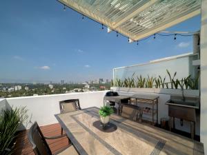 TOP VIEW PENTHOUSE Private Rooftop, Wi-Fi 500Mbps, Air Conditioning, Grill, Pool and Gym