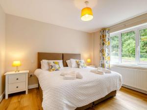 4 Bed in Alsop-En-Le-Dale 88935