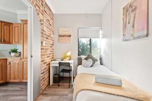 Cozy King Single Room - Near Station & Olympic Park - Shared Bathroom