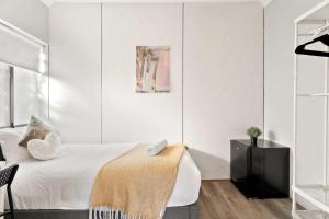 Cozy King Single Room - Near Station & Olympic Park - Shared Bathroom