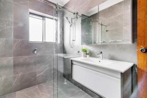 Cozy King Single Room - Near Station & Olympic Park - Shared Bathroom