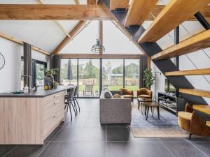 Modern lodge stay with pond view