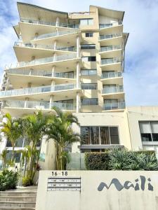 Luxury Coolangatta Sub-Penthouse Beach Abode