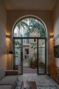 Casa Pistache, colonial hideout