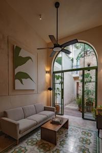 Casa Pistache, colonial hideout