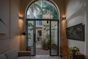 Casa Pistache, colonial hideout