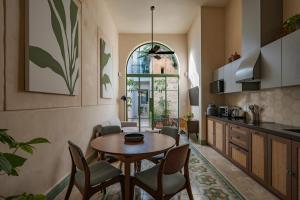 Casa Pistache, colonial hideout