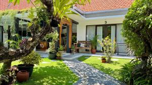 Villa Mint Dua, Peaceful 3BR Villa - Near La favela Seminyak