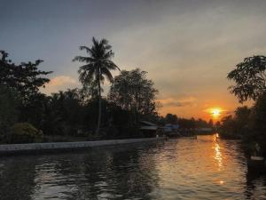 Baan Suan Amphawa