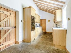 3 Bed in Cressbrook 96211