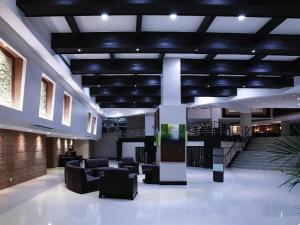 Tanza Oasis Hotel And Resort