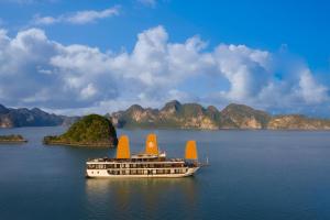 Golden Moon Suite Hotel & Travel