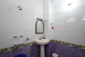 Hotel Lake Inn - A Luxury Lake View Hotel