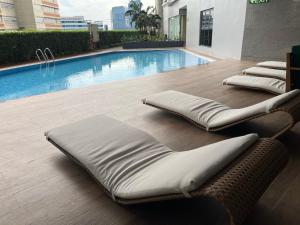 Lush Living 1BR with Balcony near Ayala Makati