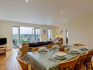 4 bed in Appledore 76483