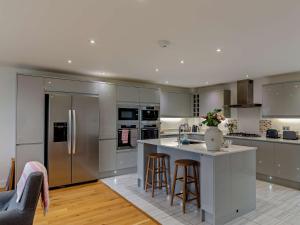 4 bed in Appledore 76483