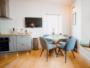 2 Bed in Tenby FB285