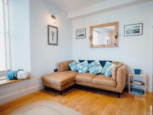 2 Bed in Tenby FB285