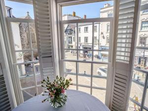1 Bed in Tenby 82836