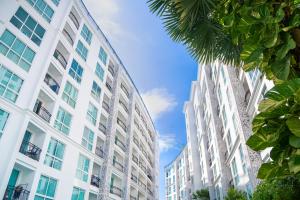 芭提雅市中心高端泳池花园公寓 椰子树下步行街旁