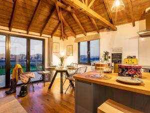 2 Bed in Moreton Eye 80510