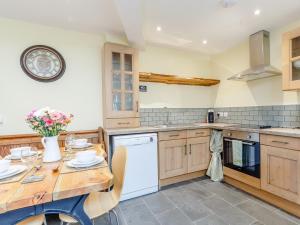 2 Bed in Westward Ho 77292