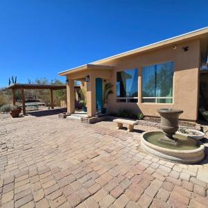 1-acre Spacious Desert Oasis Retreat near Downtown