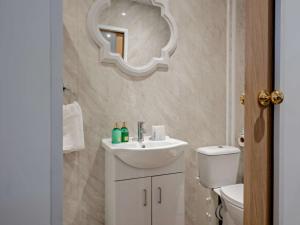 1 Bed in Newport 95453