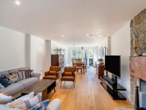 4 Bed in Hawick 95856