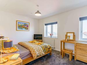2 Bed in St Davids 82312