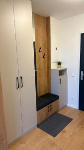 Chic 1BR & 1LR Apartment Panoramic Sky View