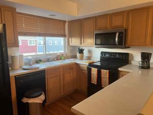 Cozy near airport vacation home Brighton