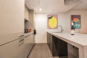 Sky-High Luxury Over The Gabba City Views Pool