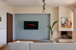 Deep Blue Luxury Escape