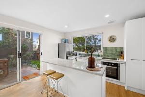 Point Roadknight Paradise Villa 6 - BYO Linen