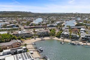 Serenity Waters Mooloolaba - Riverfront Retreat