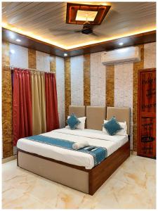 Hotel Ayodhya Rama-yana Palace Near Ramjanam Bhumi - Onsite Parking & Free Wifi Facilities - Fully-Air-Conditioned Rooms - Best Hotel In Ayodhya Book Quickly