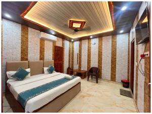 Hotel Ayodhya Rama-yana Palace Near Ramjanam Bhumi - Onsite Parking & Free Wifi Facilities - Fully-Air-Conditioned Rooms - Best Hotel In Ayodhya Book Quickly