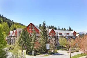 Lake Placid Lodge by Whiski Jack - Squamish