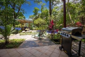 Toucan Villa Family home w Private Pool Garden AC