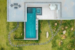 V255 Huge Brand-New 7BR Pool Villa Rooftop View